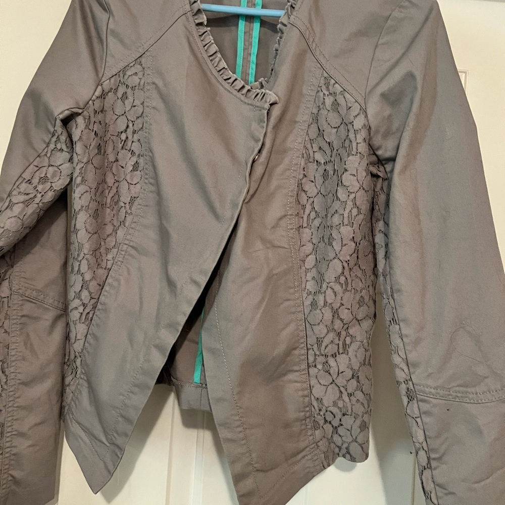 Cute Lightweight Jacket Perfect For Spring! - image 1